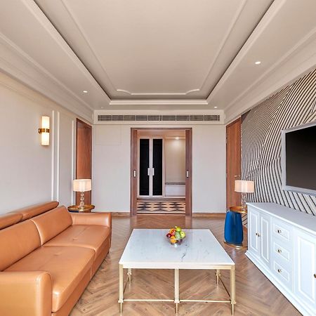 Doubletree By Hilton Varanasi Eksteriør bilde