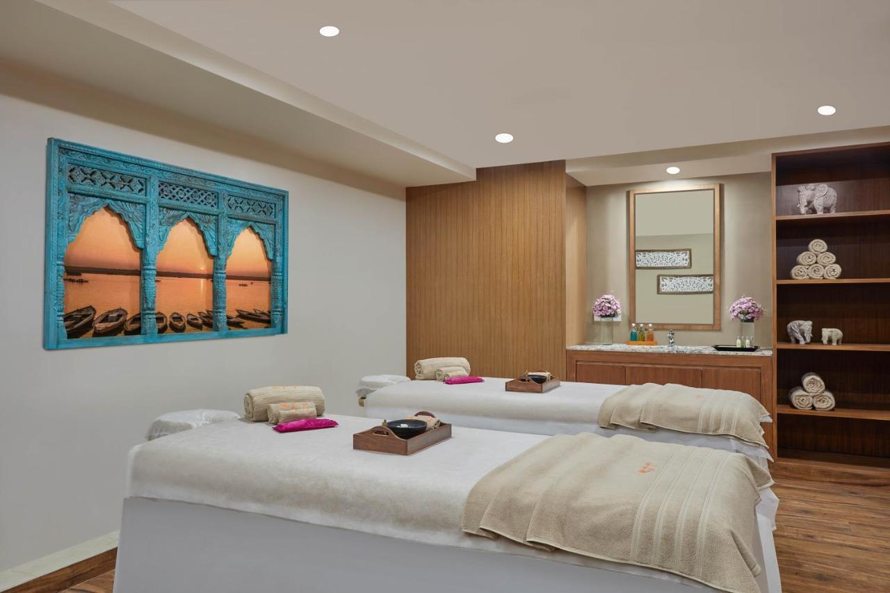Doubletree By Hilton Varanasi Eksteriør bilde