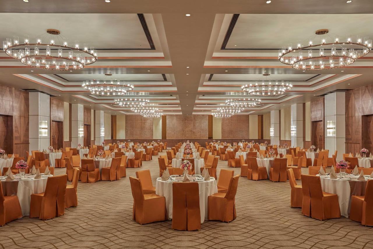 Doubletree By Hilton Varanasi Eksteriør bilde