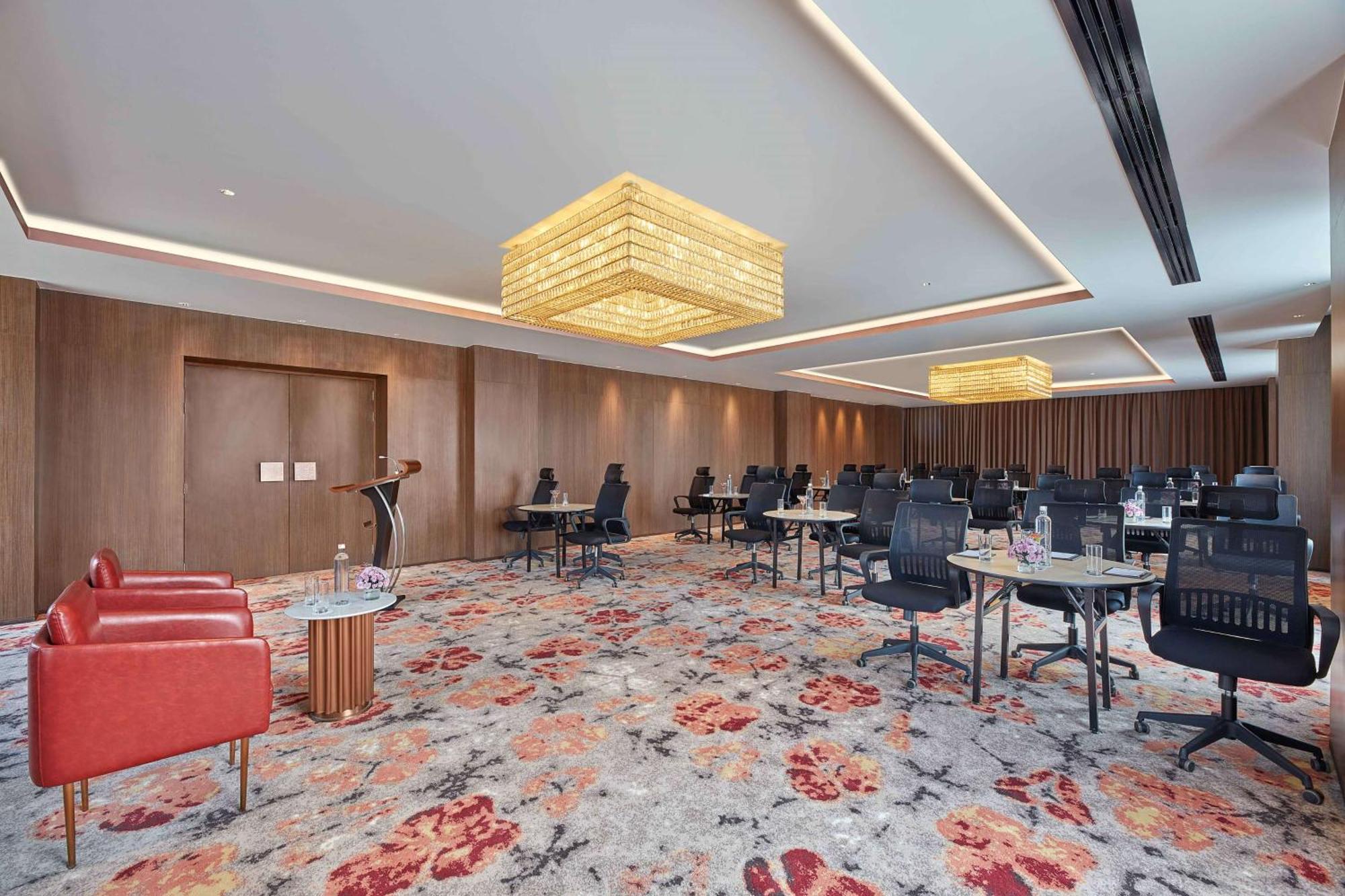 Doubletree By Hilton Varanasi Eksteriør bilde