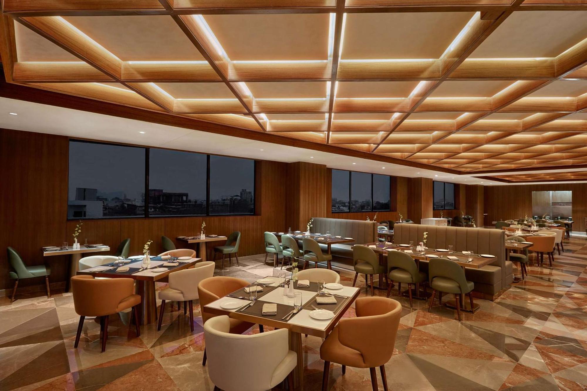 Doubletree By Hilton Varanasi Eksteriør bilde
