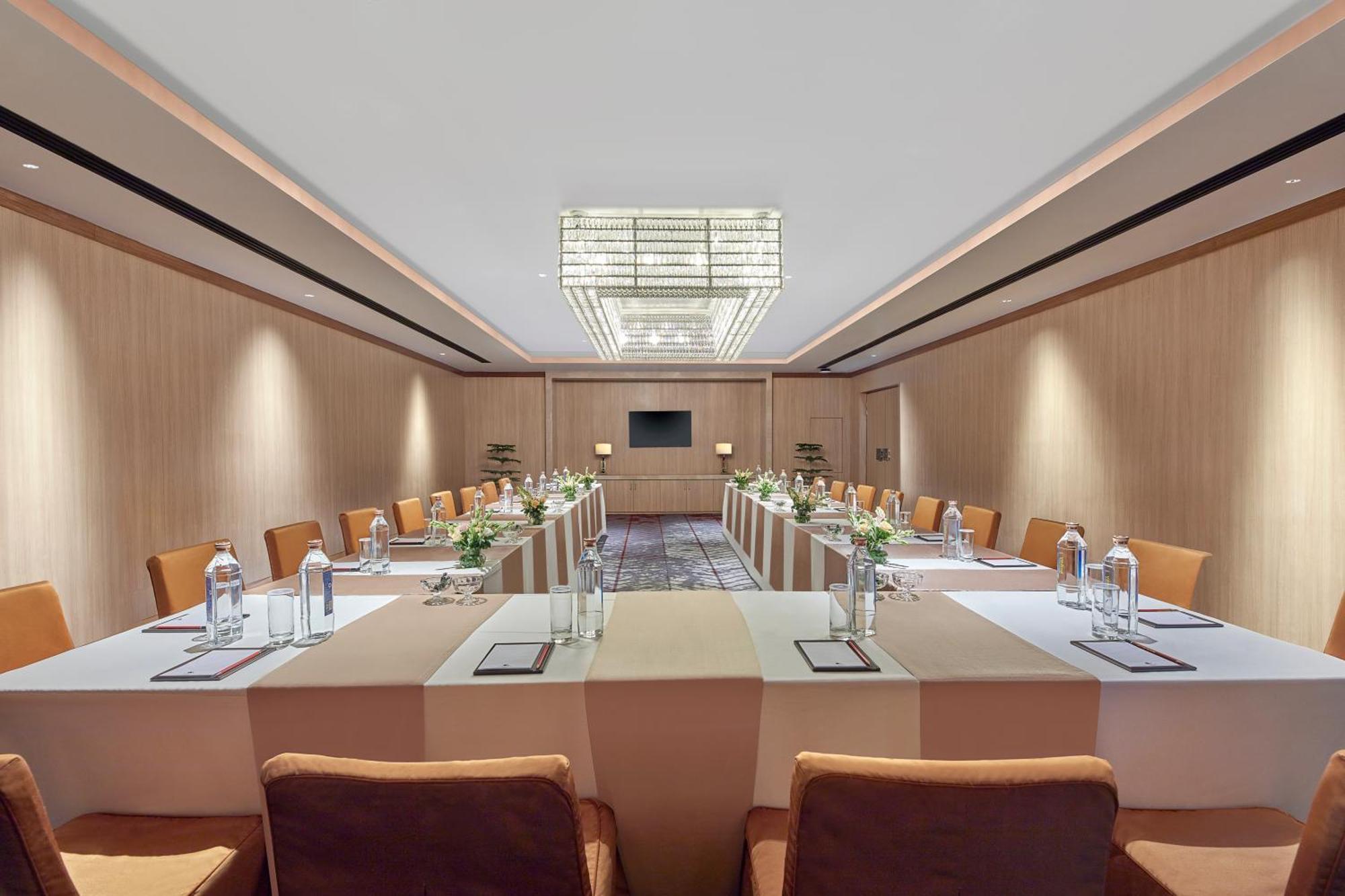 Doubletree By Hilton Varanasi Eksteriør bilde