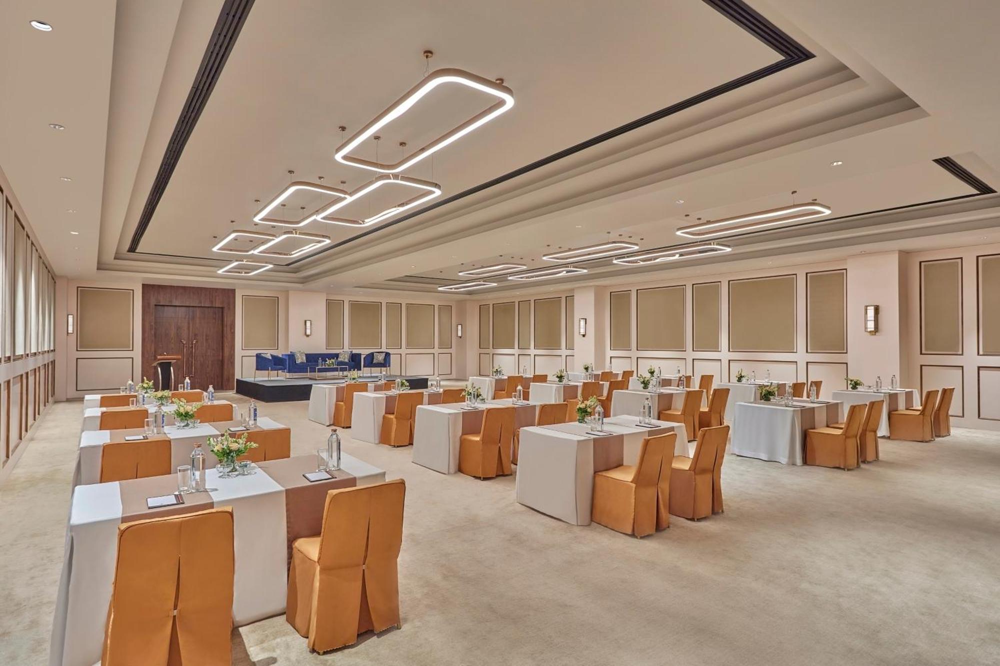 Doubletree By Hilton Varanasi Eksteriør bilde
